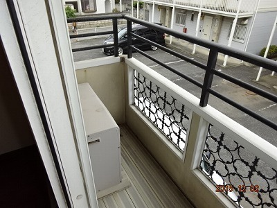 ��ʌ�����s�厚��J�{���̃A�p�[�g�̃o���R�j�[