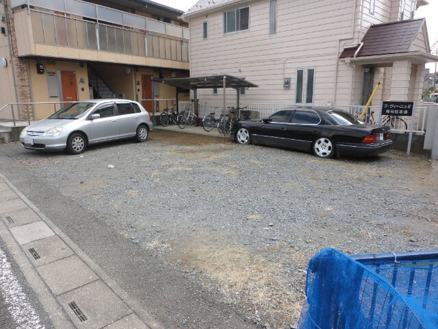 ��ʌ��������܎s��{��㏬���̃A�p�[�g�̒��ԏ�