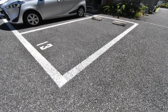 ��ʌ��������܎s��{��k�ܒ��Q���ڂ̃}���V�����̒��ԏ�