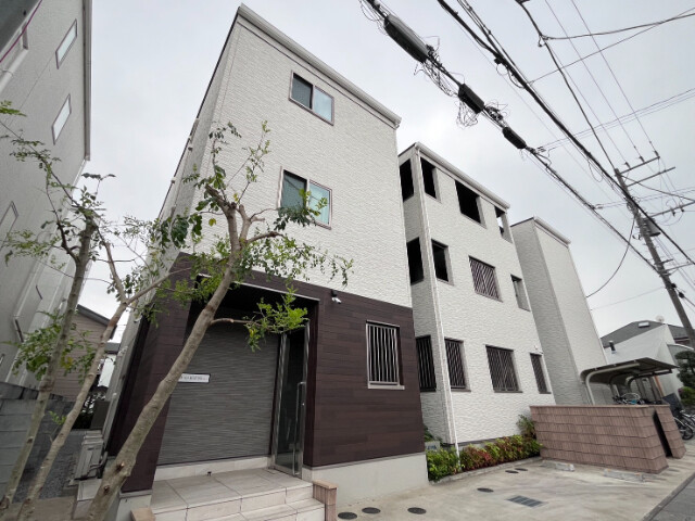 ��ʌ��������܎s������{�����P����8-18�̃A�p�[�g�̌����O��