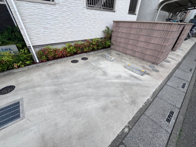 ��ʌ��������܎s������{�����P���ڂ̃A�p�[�g�̒��ԏ�