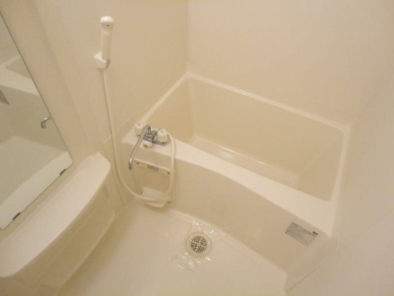 ��ʌ�����s�����Q���ڂ̃A�p�[�g�̃o�X