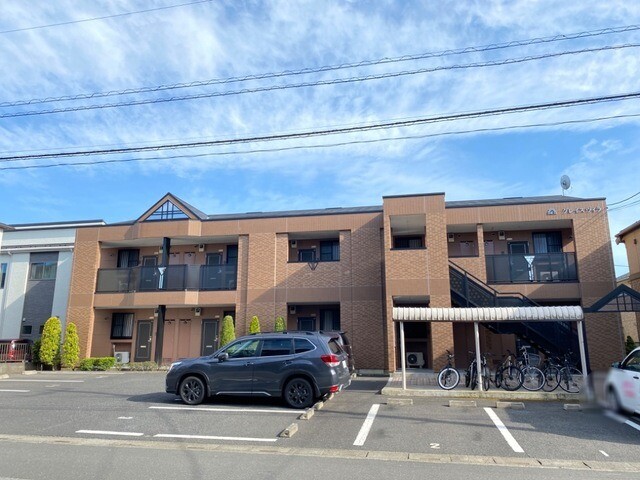 ��ʌ�����s�����Q���ڂ̃A�p�[�g�̒��ԏ�