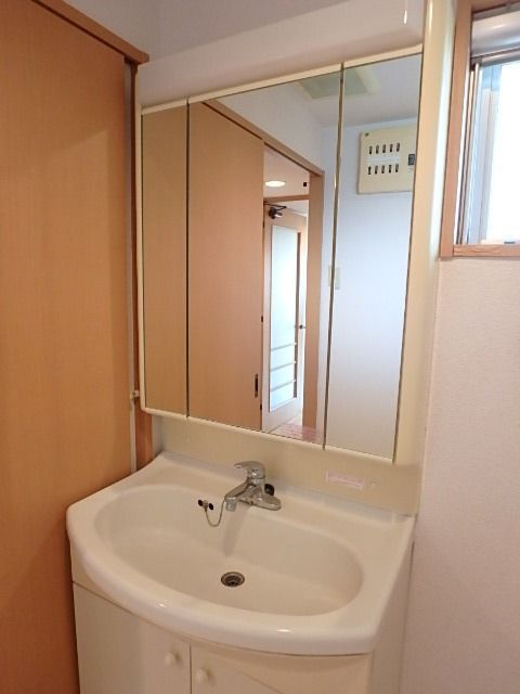 ��ʌ�����s�厚���s�̃}���V�����̐��ʏ�