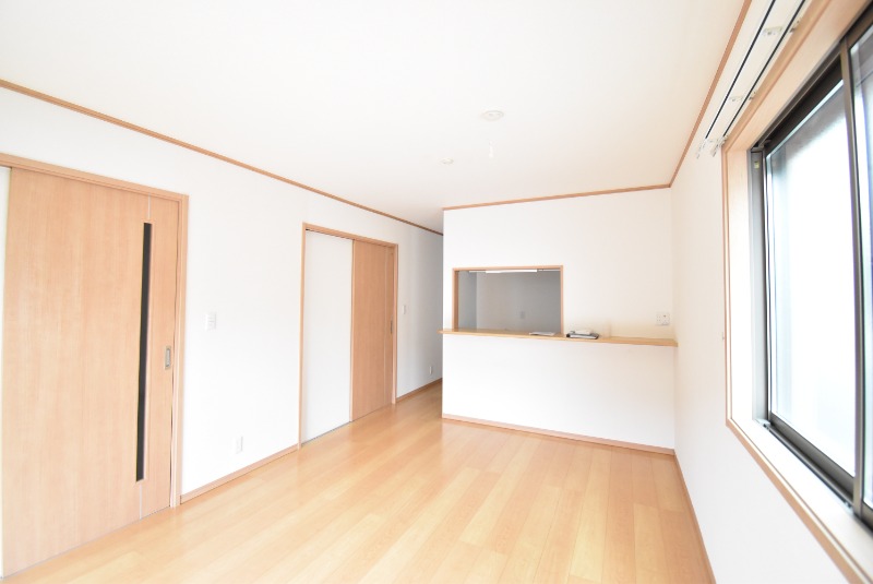 ��ʌ��������܎s�΋�厚����c�̃e���X�n�E�X�̋��ԁE���r���O