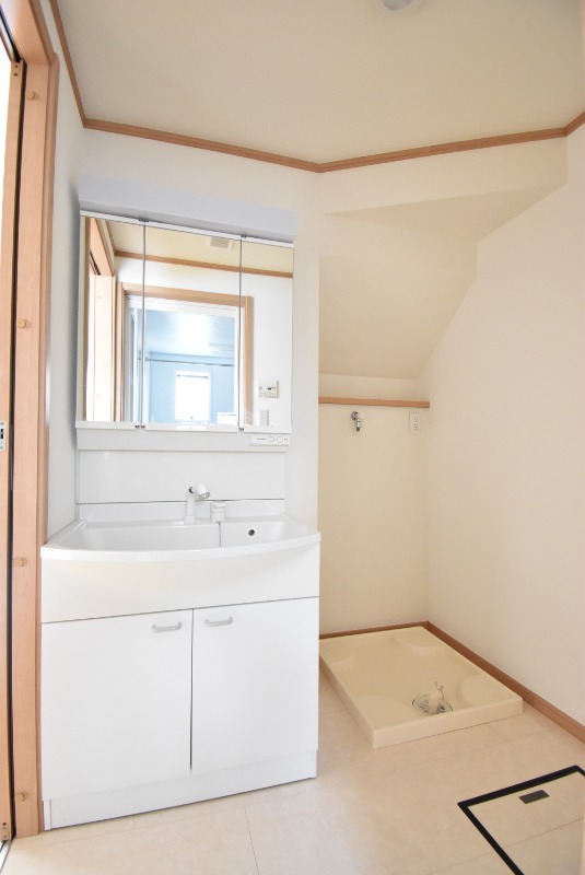 ��ʌ��������܎s�΋�厚����c�̃e���X�n�E�X�̐��ʏ�