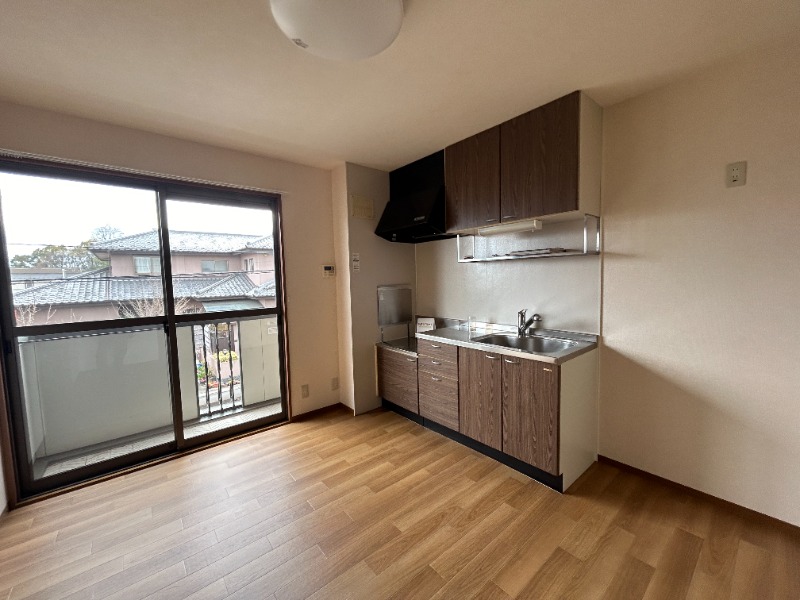 ��ʌ��s�c�s����S���ڂ̃A�p�[�g�̋��ԁE���r���O