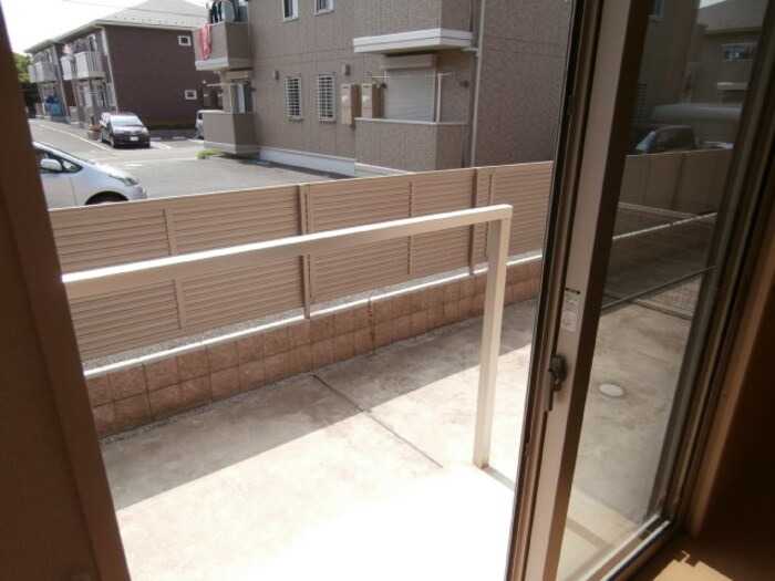 ��ʌ�����s����T���ڂ̃A�p�[�g�̃o���R�j�[