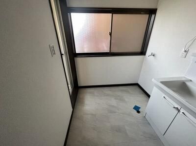 ��ʌ�����s�厚���s���т̃A�p�[�g�̐��ʏ�