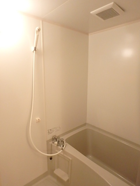 ��ʌ��������܎s��{��V�����P���ڂ̃A�p�[�g�̃o�X