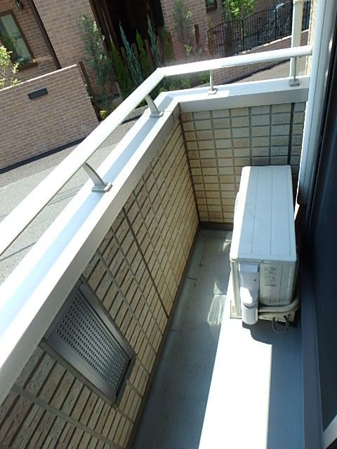 ��ʌ��������܎s��{��V�����P���ڂ̃A�p�[�g�̃o���R�j�[