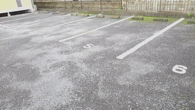 ��ʌ������s�����̃}���V�����̒��ԏ�