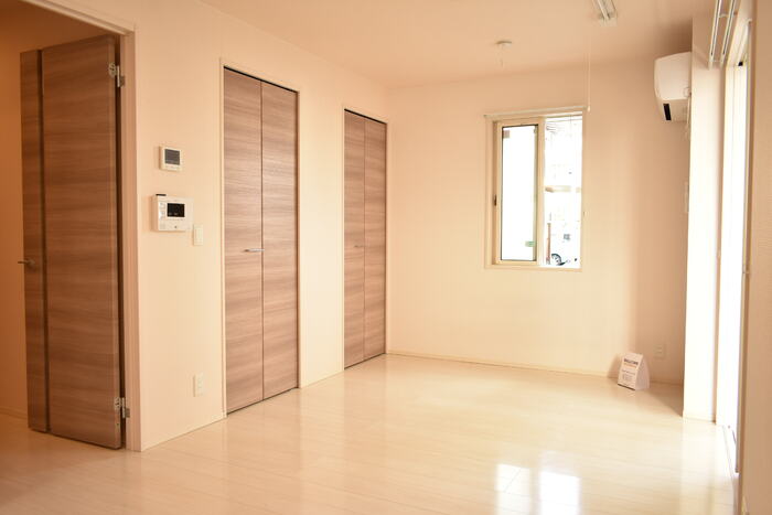 ��ʌ�����s�΋u�P���ڂ̃A�p�[�g�̋��ԁE���r���O