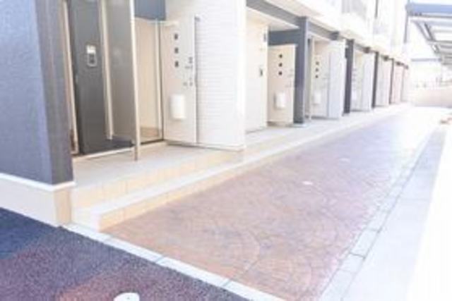 ��ʌ�����s�厚�����̃A�p�[�g�̃G���g�����X