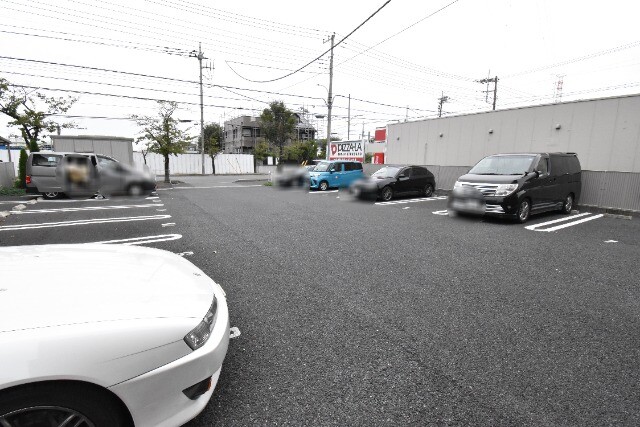 ��ʌ�����s�厚�����̃A�p�[�g�̒��ԏ�