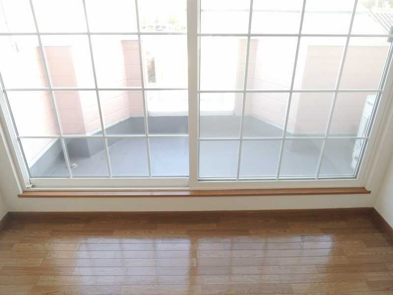 ��ʌ��k�����S�ɓޒ������S���ڂ̃A�p�[�g�̃o���R�j�[