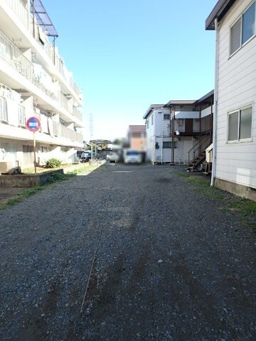 ��ʌ��������܎s�k����i���Q���ڂ̃A�p�[�g�̒��ԏ�