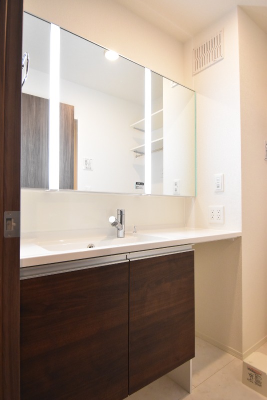 ��ʌ��z�J�s��z�J�P���ڂ̃A�p�[�g�̐��ʏ�