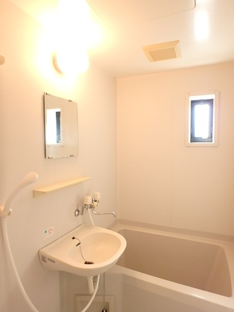 ��ʌ��������܎s��{��k�ܒ��Q���ڂ̃A�p�[�g�̃o�X