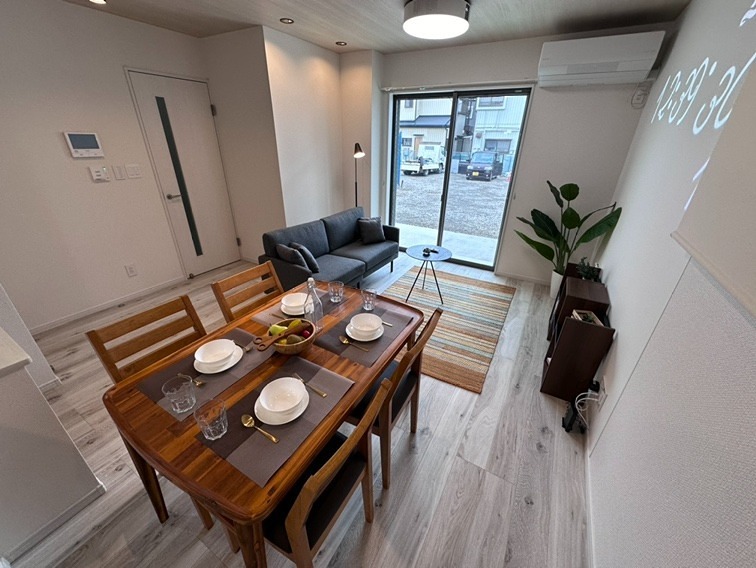 ��ʌ��������܎s��΋�钬�P���ڂ̃^�E���n�E�X�̋��ԁE���r���O