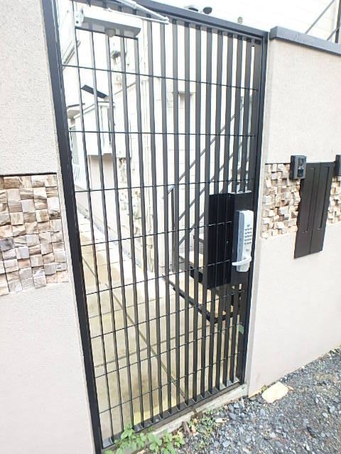 ��ʌ��������܎s��{����\���P���ڂ̃A�p�[�g�̃G���g�����X