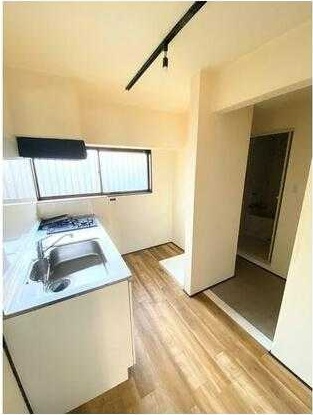 ��ʌ�����s�˒˓��S���ڂ̃A�p�[�g�̃L�b�`��