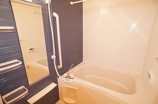 ��ʌ�����s���L�P���ڂ̃A�p�[�g�̃o�X