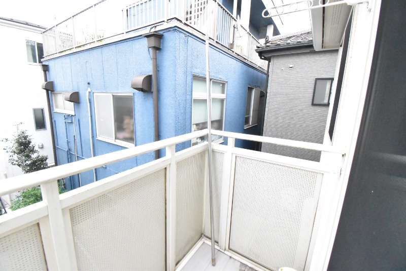 ��ʌ��������܎s��{��x�̓����P���ڂ̃A�p�[�g�̃o���R�j�[