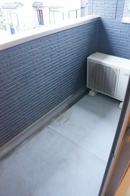 ��ʌ��������܎s���厚�~�����̃A�p�[�g�̃o���R�j�[