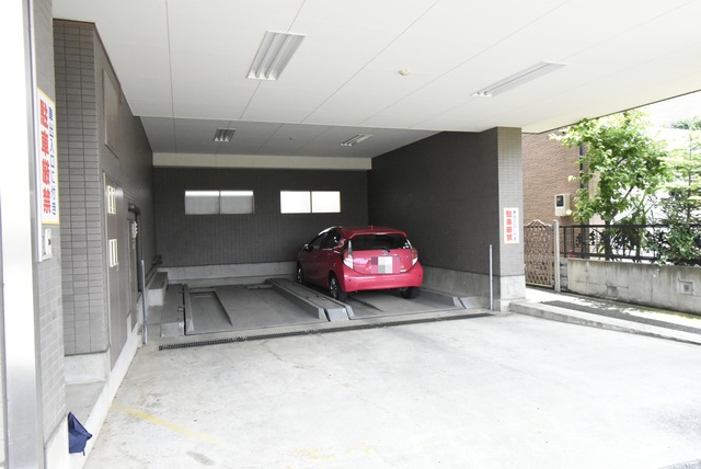 ��ʌ��������܎s��{��V�����P���ڂ̃}���V�����̒��ԏ�