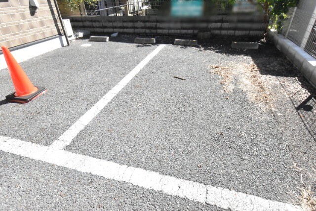 ��ʌ��������܎s�΋�{�{�P���ڂ̃e���X�n�E�X�̒��ԏ�