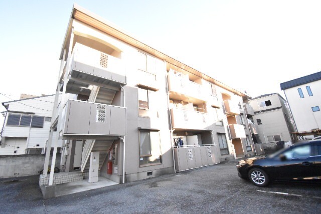 ��ʌ��������܎s�k����i���Q���ڂ̃A�p�[�g�̌����O��