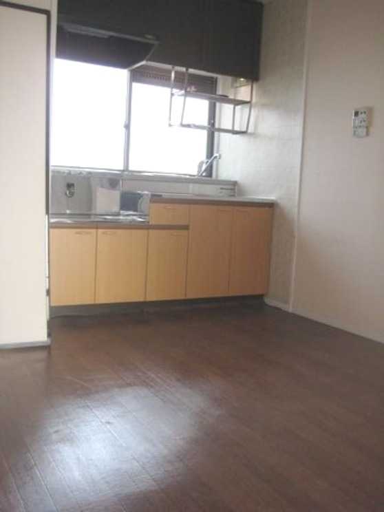 ��ʌ��������܎s�k����i���Q���ڂ̃A�p�[�g�̋��ԁE���r���O