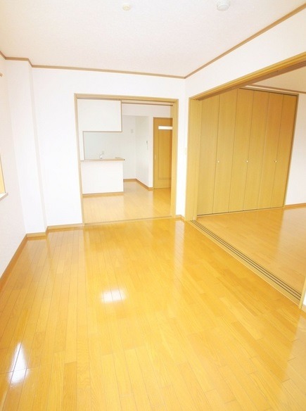 ��ʌ�����s��؂R���ڂ̃}���V�����̋��ԁE���r���O