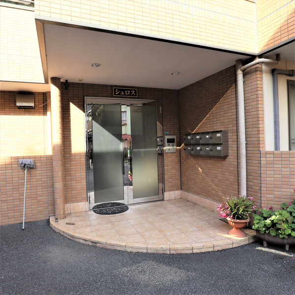 ��ʌ�����s��؂R���ڂ̃}���V�����̃G���g�����X