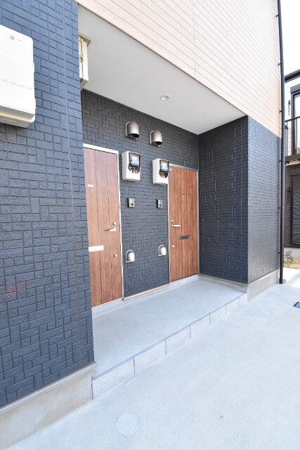 ��ʌ��������܎s�΋�厚�ԋ{�̃A�p�[�g�̃G���g�����X