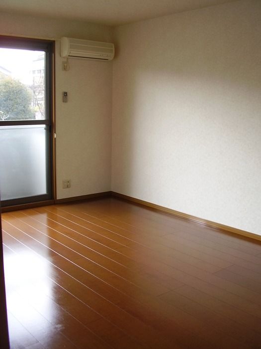 ��ʌ�����s���ԂP���ڂ̃A�p�[�g�̋��ԁE���r���O