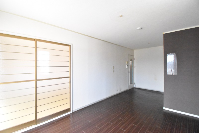 ��ʌ��������܎s�k����i���Q���ڂ̃A�p�[�g�̋����E���r���O