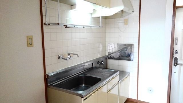 ��ʌ������s�����̃A�p�[�g�̃L�b�`��