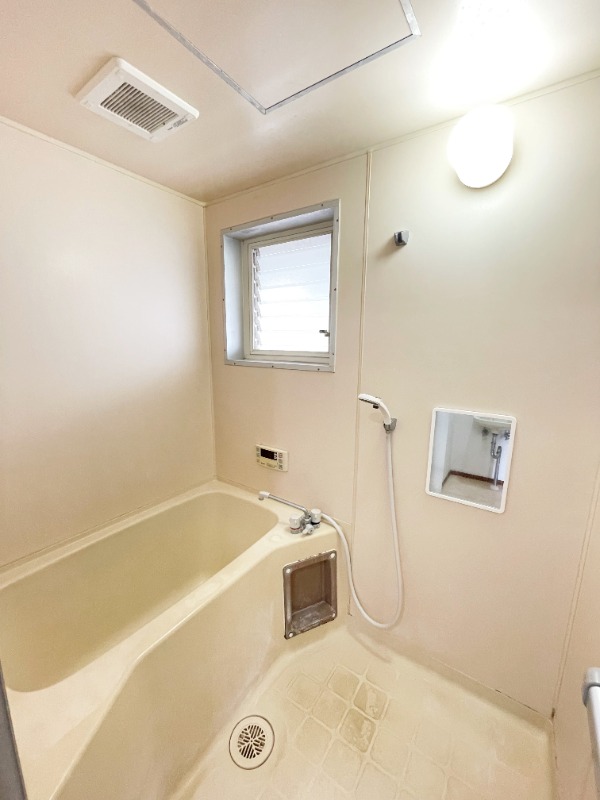 ��ʌ���z�s���V�c�R���ڂ̃A�p�[�g�̃o�X