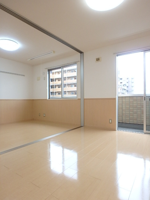 ��ʌ��������܎s��{��听���P���ڂ̃A�p�[�g�̋��ԁE���r���O