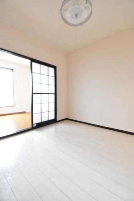 ��ʌ��������܎s��{��V�����P���ڂ̃A�p�[�g�̋��ԁE���r���O