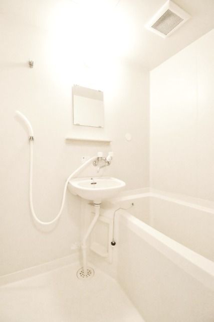 ��ʌ��������܎s��{��V�����P���ڂ̃A�p�[�g�̃o�X