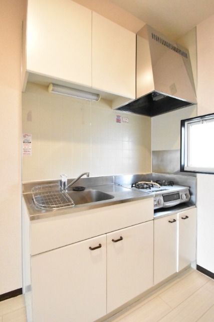 ��ʌ��������܎s��{��V�����P���ڂ̃A�p�[�g�̃L�b�`��