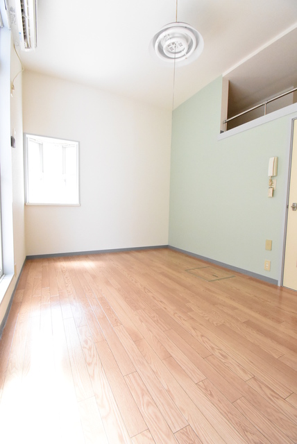 ��ʌ��������܎s�����擌��{�U���ڂ̃A�p�[�g�̋����E���r���O