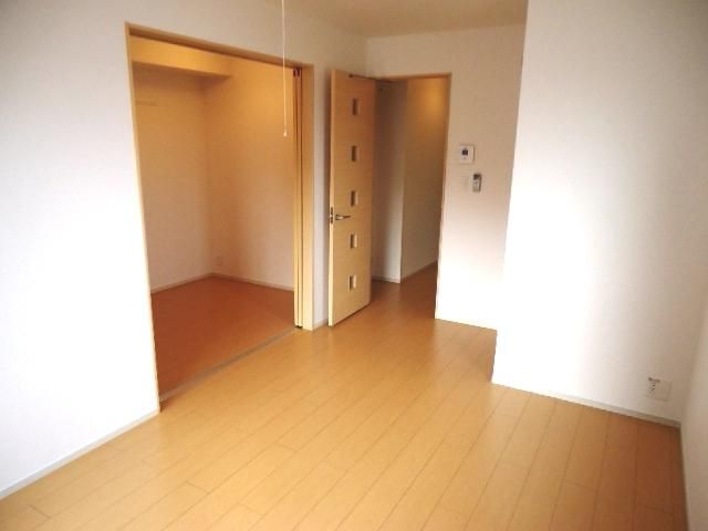 ��ʌ��k�����S�ɓޒ����P���ڂ̃A�p�[�g�̋��ԁE���r���O