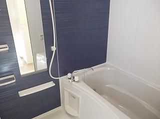 ��ʌ��k�����S�ɓޒ����P���ڂ̃A�p�[�g�̃o�X