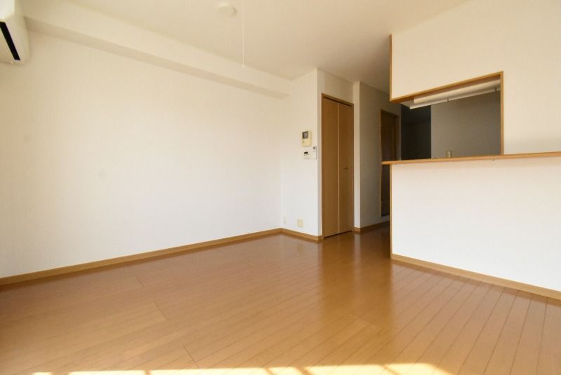 ��ʌ��k�����S�ɓޒ��厚�����̃A�p�[�g�̋��ԁE���r���O