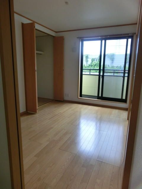 ��ʌ������s�V�����X���ڂ̃A�p�[�g�̂��̑��ݔ�