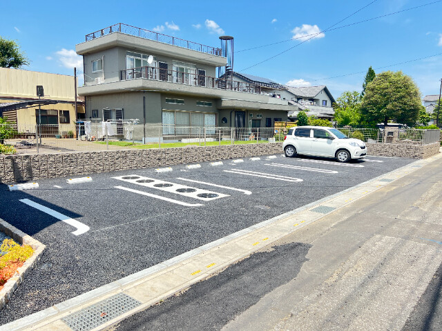 ��ʌ�����s�厚���s���̃A�p�[�g�̒��ԏ�